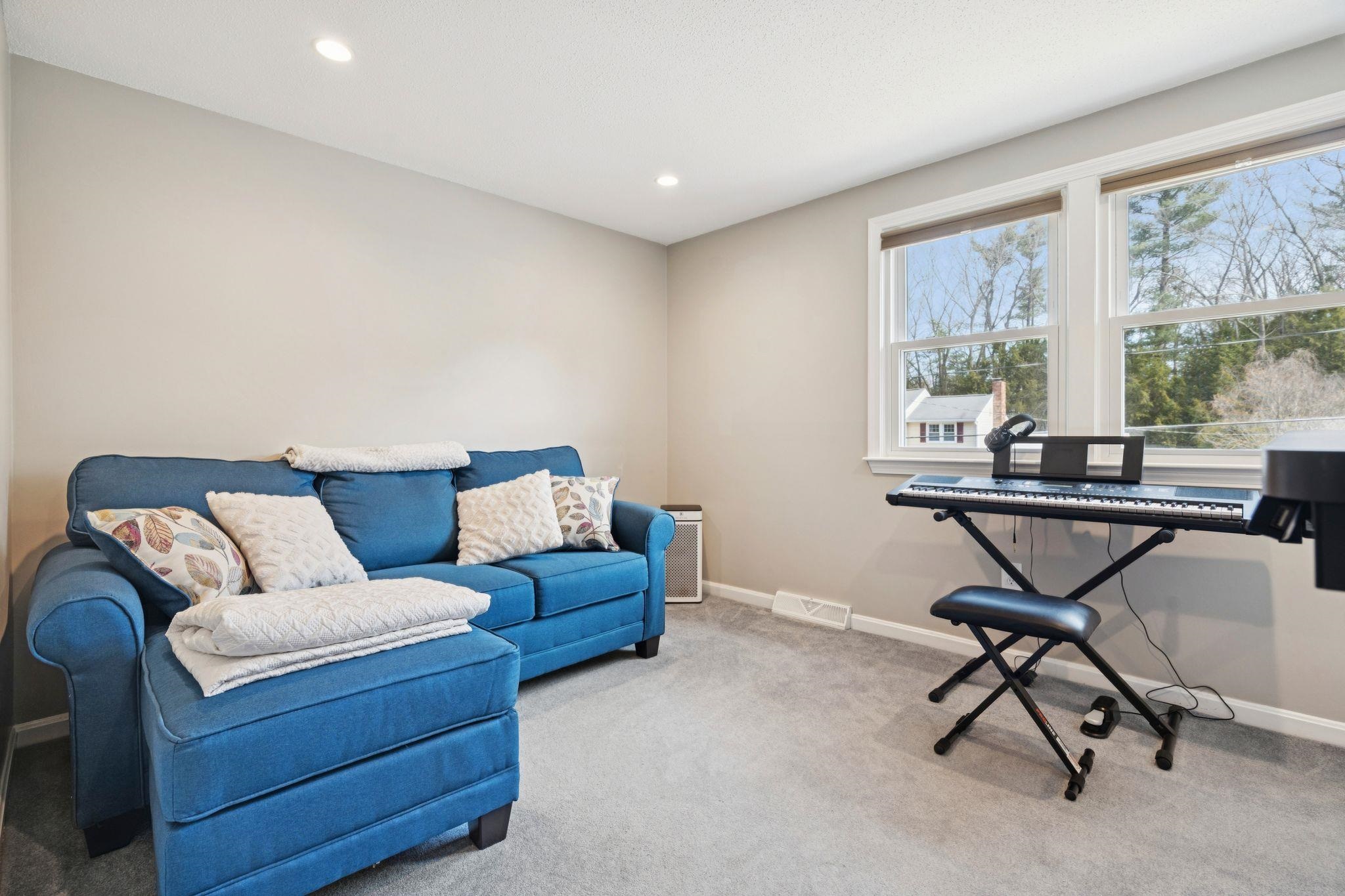 10 Hampton Drive Nashua, NH 03063 - Photo 16 of 28