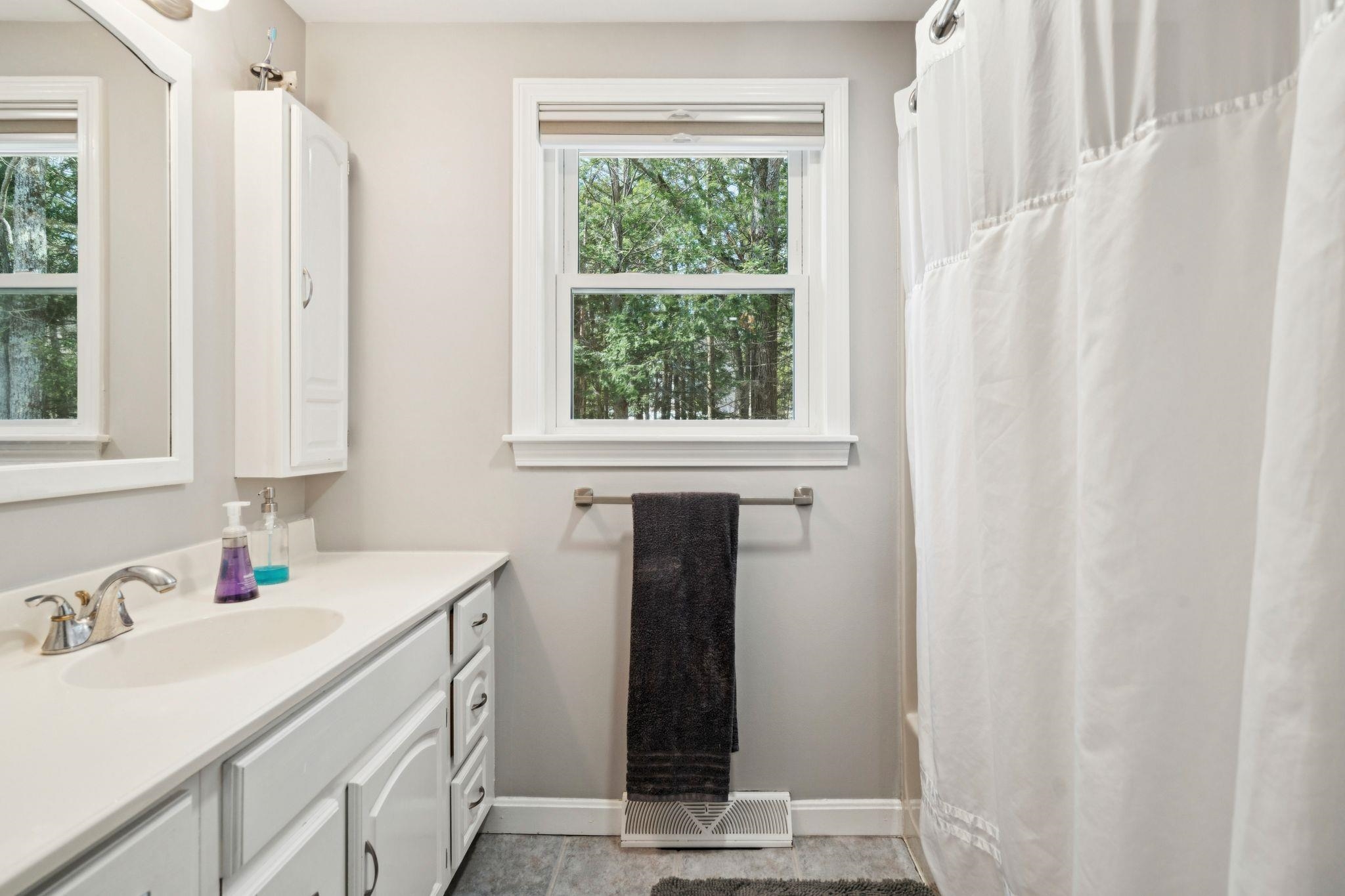 10 Hampton Drive Nashua, NH 03063 - Photo 18 of 28