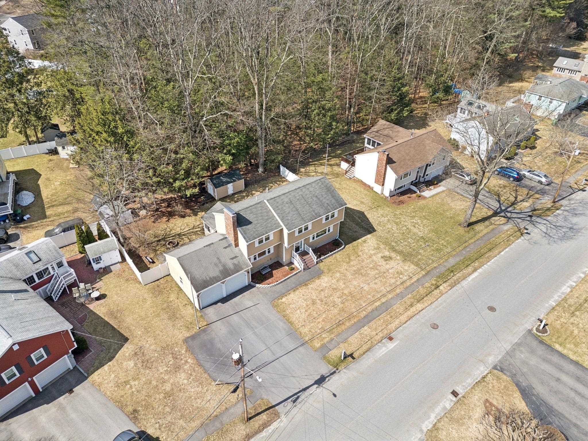 10 Hampton Drive Nashua, NH 03063 - Photo 2 of 28