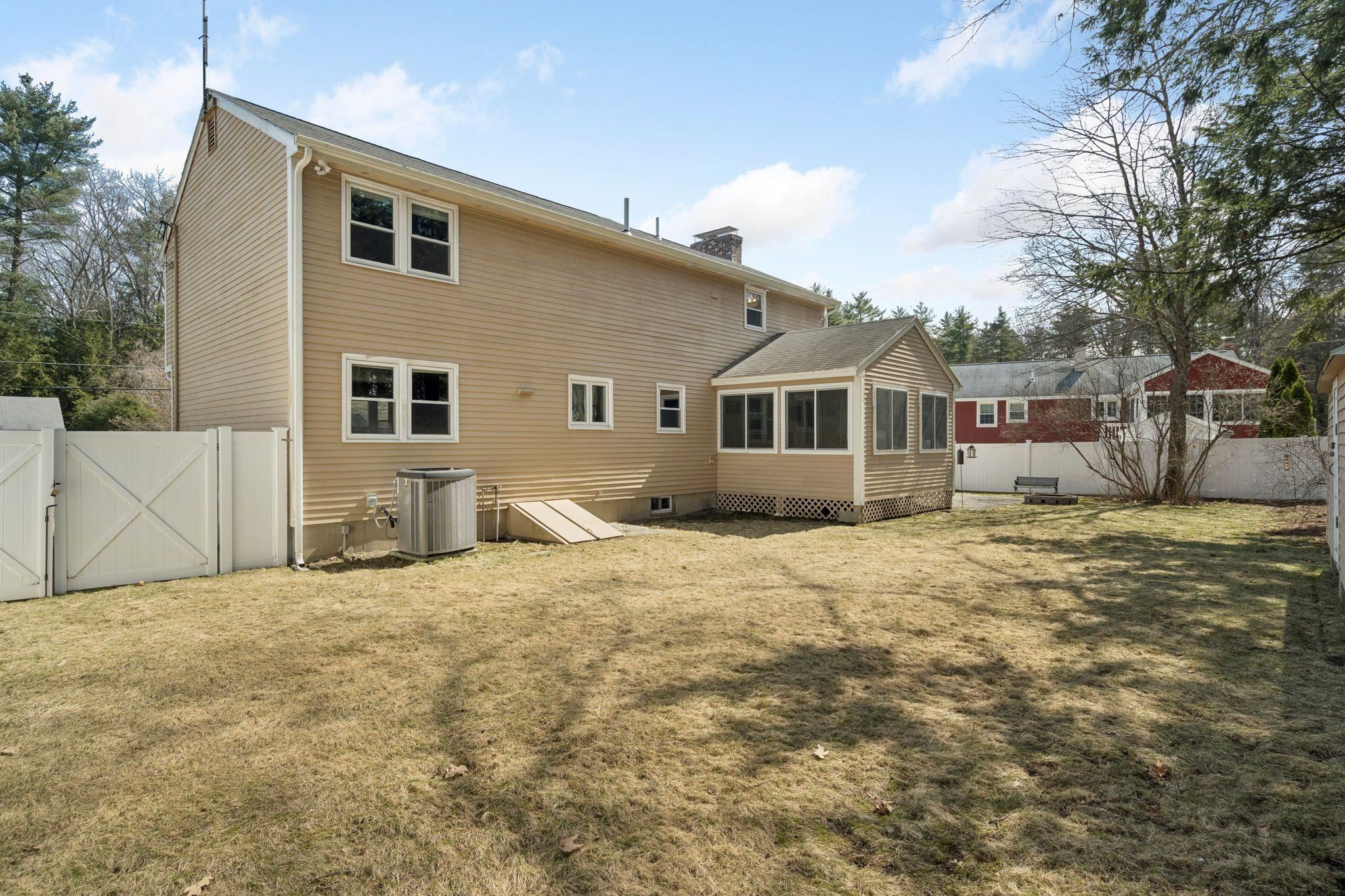 10 Hampton Drive Nashua, NH 03063 - Photo 23 of 28