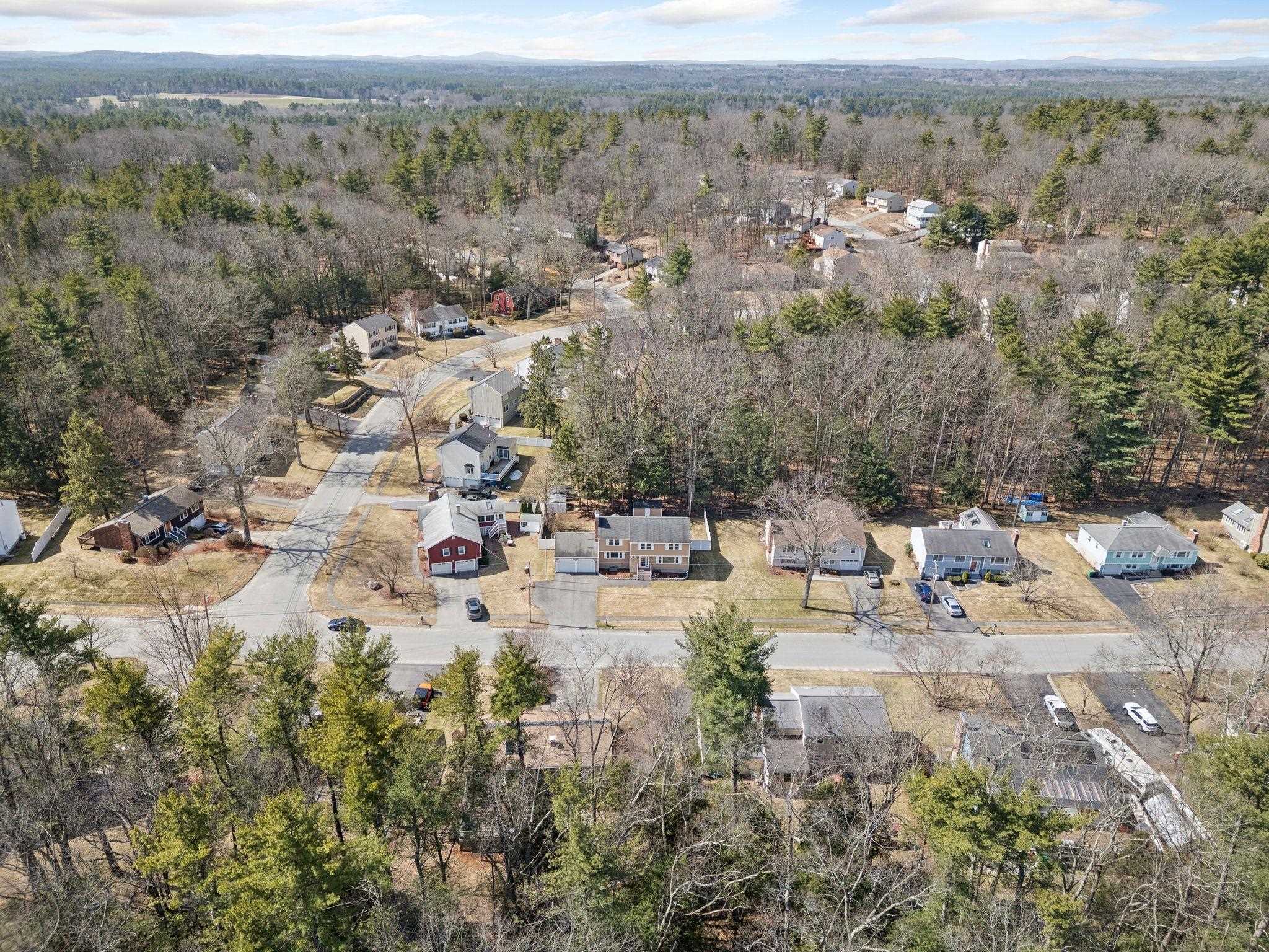 10 Hampton Drive Nashua, NH 03063 - Photo 3 of 28
