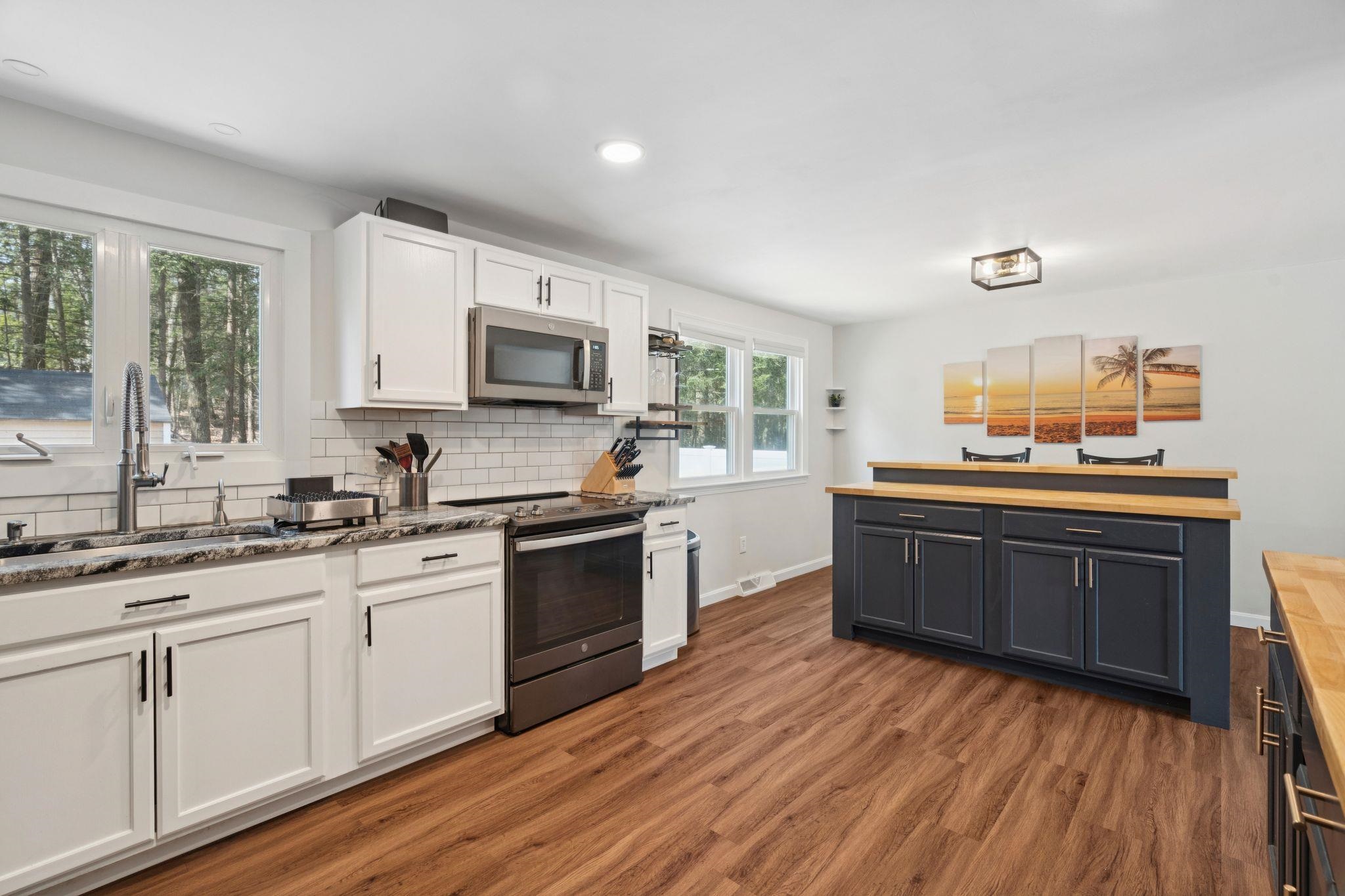 10 Hampton Drive Nashua, NH 03063 - Photo 6 of 28