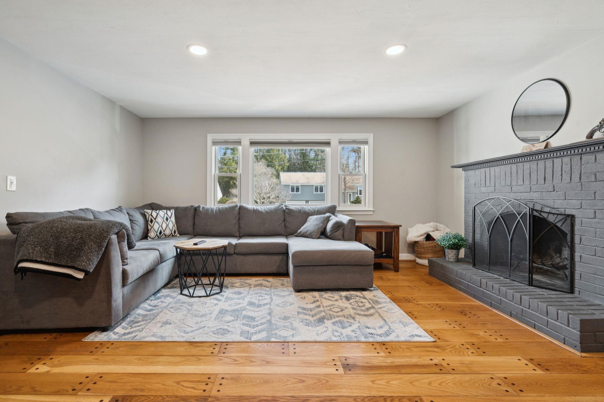 10 Hampton Drive Nashua, NH 03063 - Photo 8 of 28