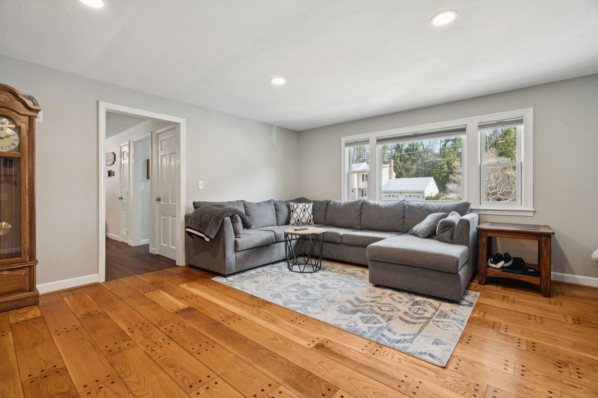 10 Hampton Drive Nashua, NH 03063 - Photo 9 of 28