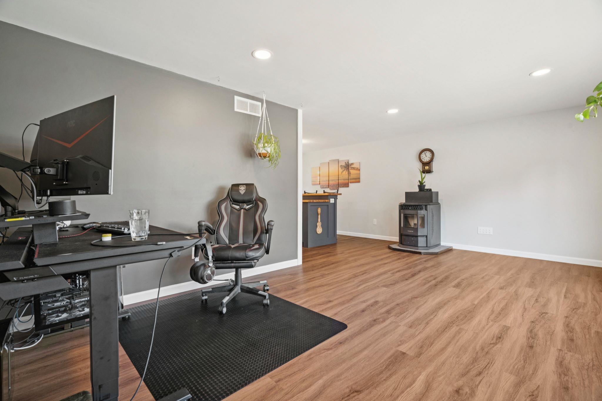 10 Hampton Drive Nashua, NH 03063 - Photo 10 of 28