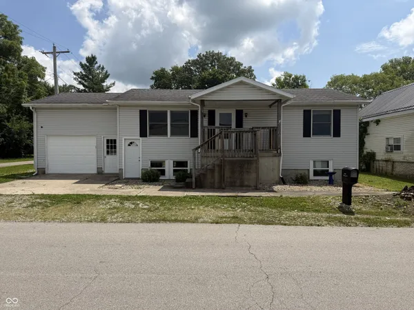 $237,000 | 423 North Sycamore Street, Ladoga, IN 47954