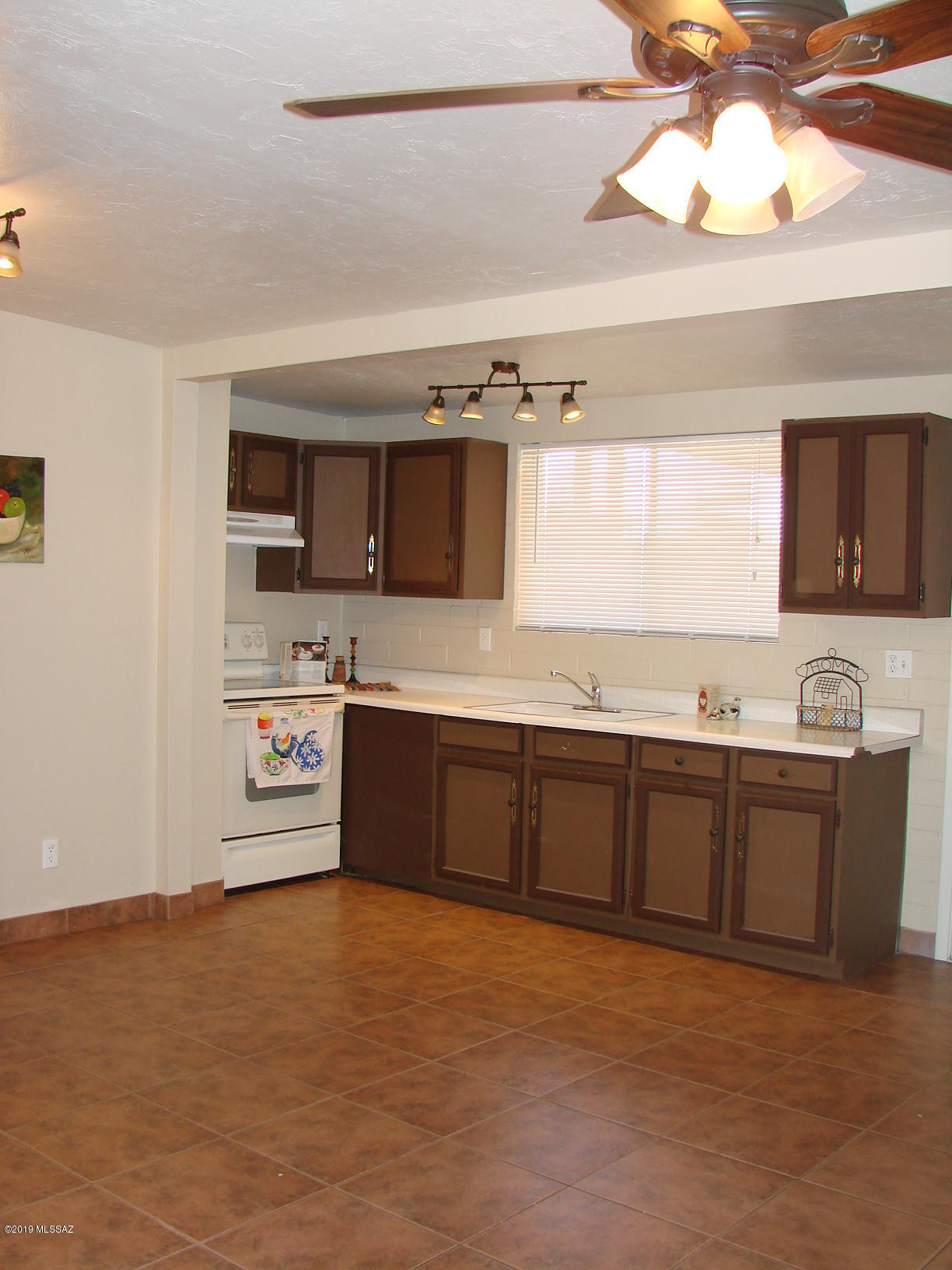 1851 West Caravelle Road Tucson, AZ 85713 - Photo 5 of 26 Gallery Image 5