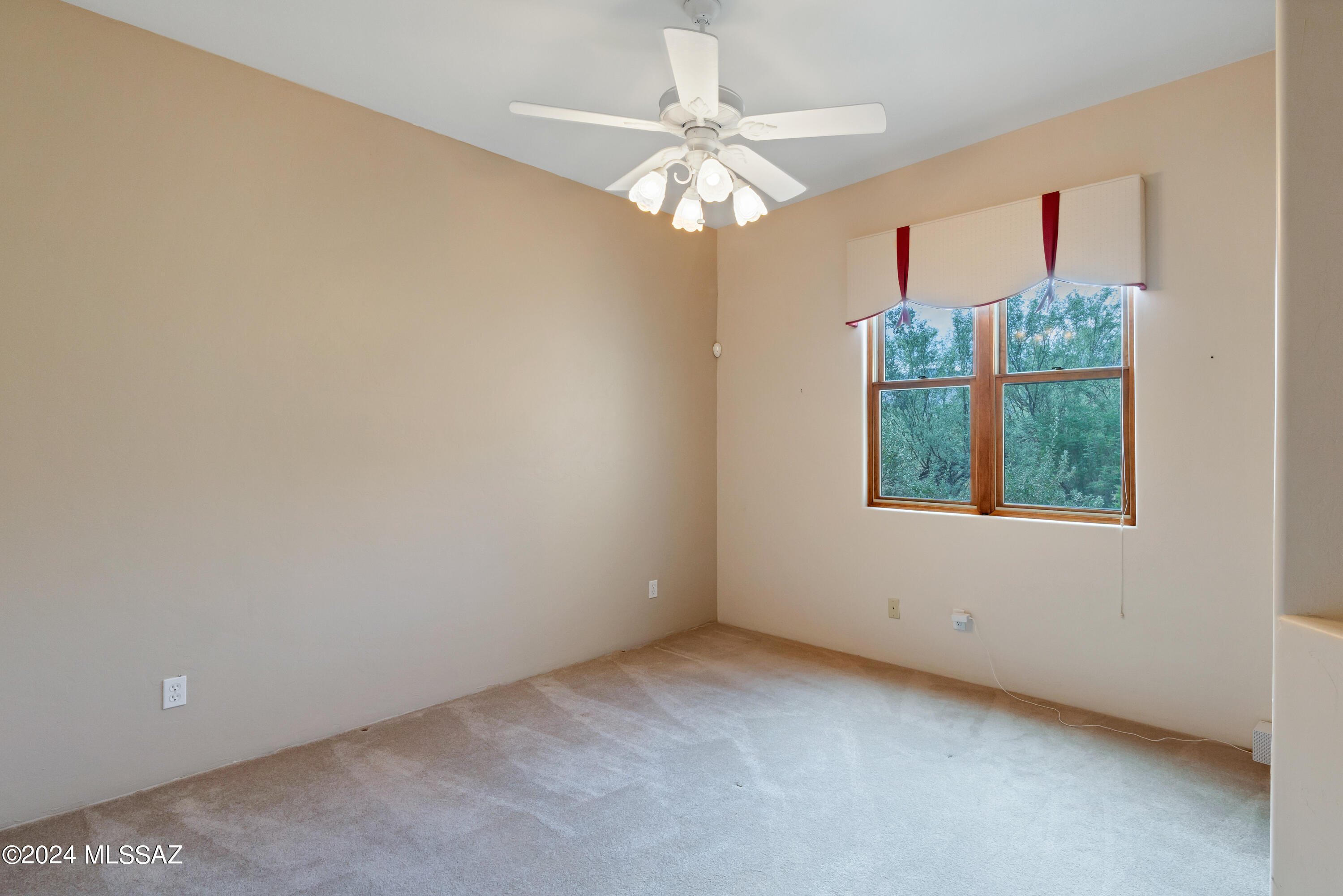 4001 North Harrison Road Tucson, AZ 85749 - Photo 34 of 50 en empty room with windows and ceiling fan