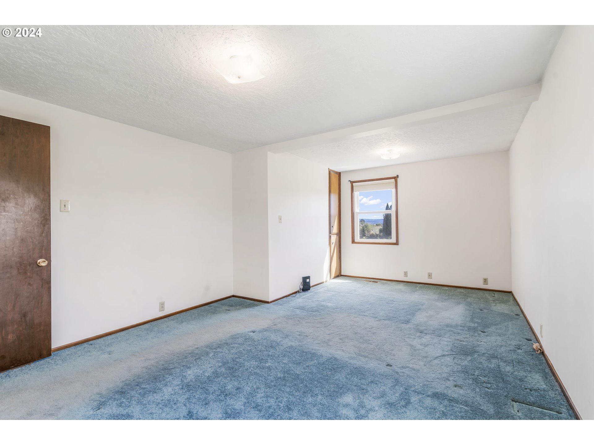 7075 Northwest Roy Road Cornelius, OR 97113 - Photo 17 of 48 an empty room with windows