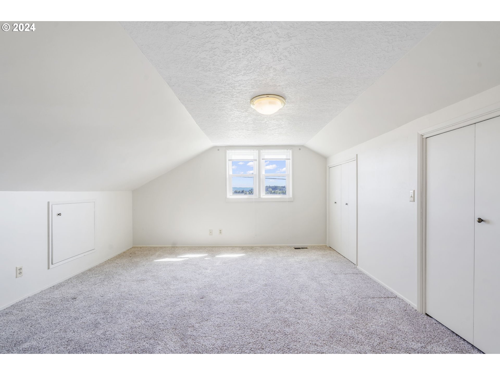 7075 Northwest Roy Road Cornelius, OR 97113 - Photo 29 of 48 a view of an empty room and a window