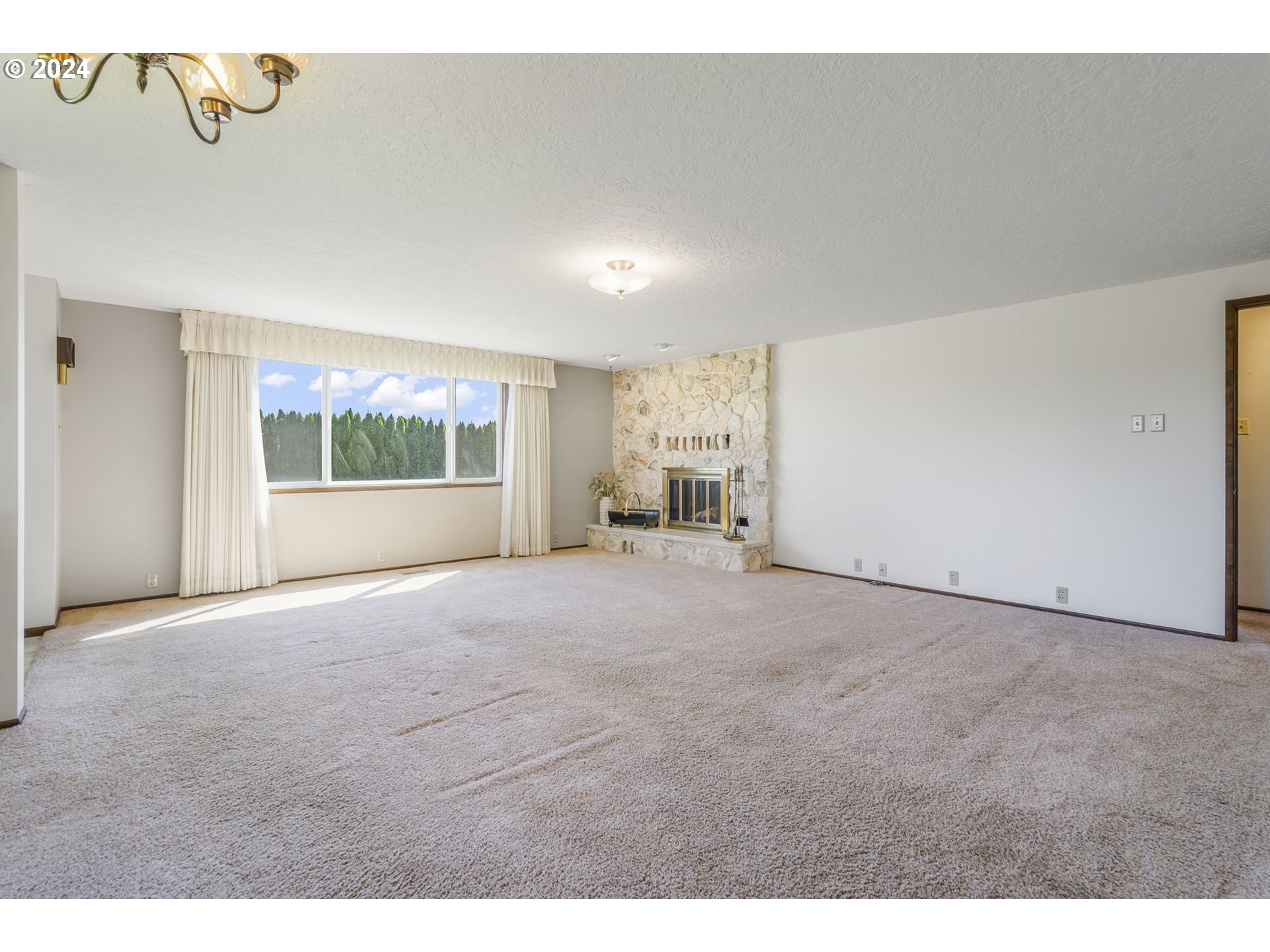 7075 Northwest Roy Road Cornelius, OR 97113 - Photo 8 of 48 a view of empty room with a ceiling fan