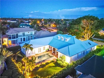 $3,249,000 | 505 Harbour Drive, Naples, FL 34103