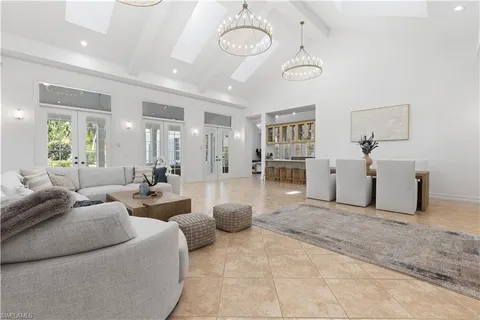$3,249,000 | 505 Harbour Drive, Naples, FL 34103