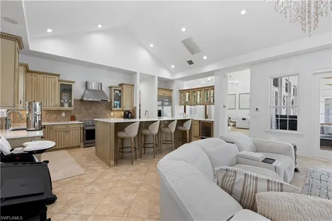 $3,249,000 | 505 Harbour Drive, Naples, FL 34103