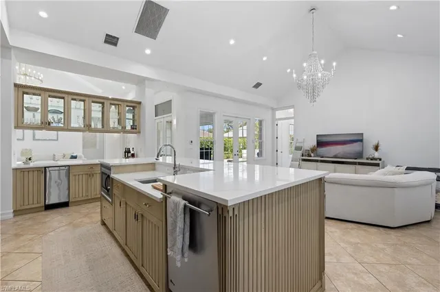 $3,249,000 | 505 Harbour Drive, Naples, FL 34103