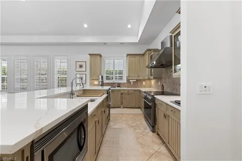 $3,249,000 | 505 Harbour Drive, Naples, FL 34103