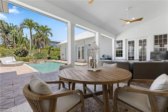 $3,249,000 | 505 Harbour Drive, Naples, FL 34103