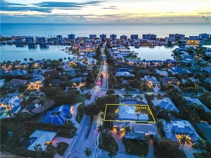 $3,249,000 | 505 Harbour Drive, Naples, FL 34103