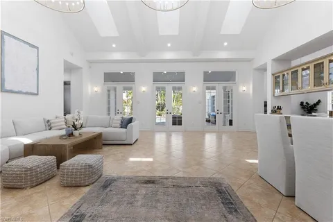 $3,249,000 | 505 Harbour Drive, Naples, FL 34103