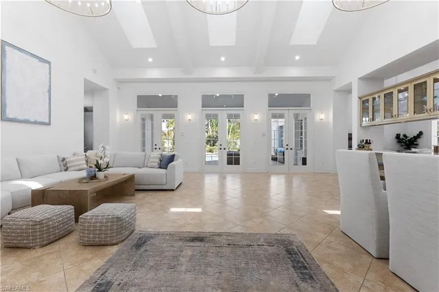 $3,249,000 | 505 Harbour Drive, Naples, FL 34103