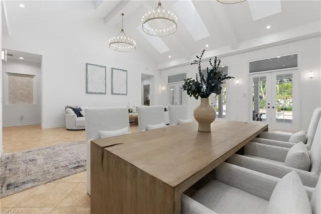 $3,249,000 | 505 Harbour Drive, Naples, FL 34103