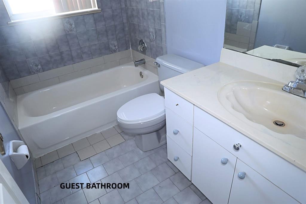 242 Southwest Parish Terrace Port St. Lucie, FL 34984 - Photo 10 of 14 a bathroom with a sink a toilet and bathtub