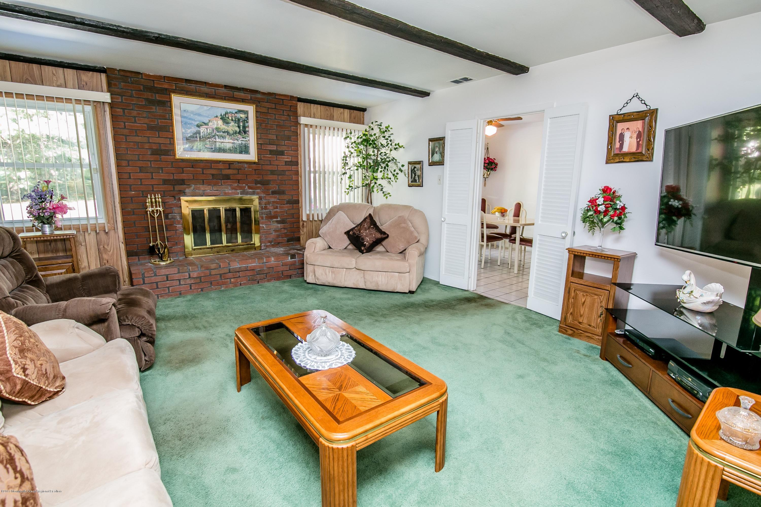 24 Collingwood Road Marlboro, NJ 07746 - Photo 12 of 25 Family Room