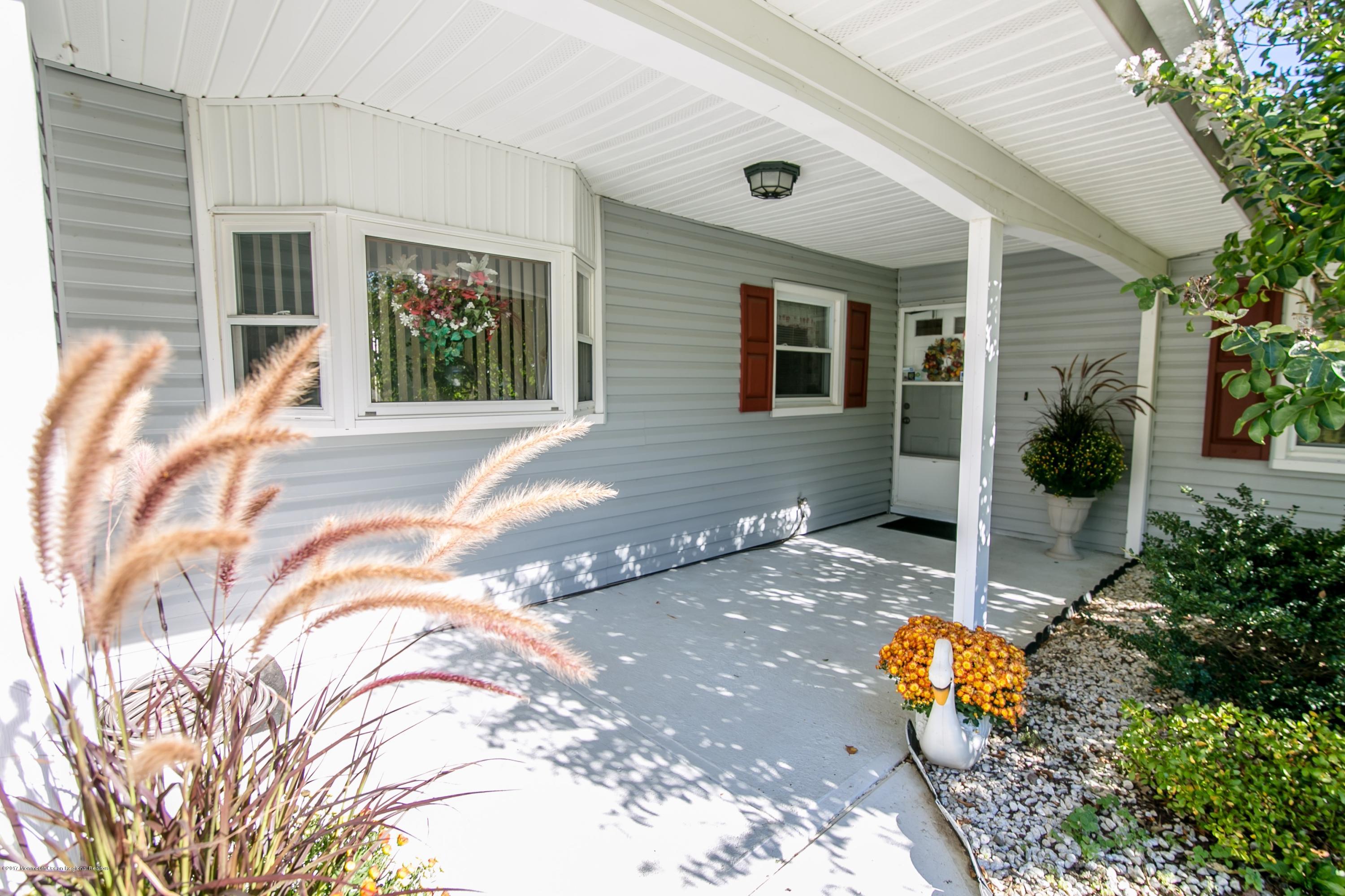 24 Collingwood Road Marlboro, NJ 07746 - Photo 3 of 25 Front Porch