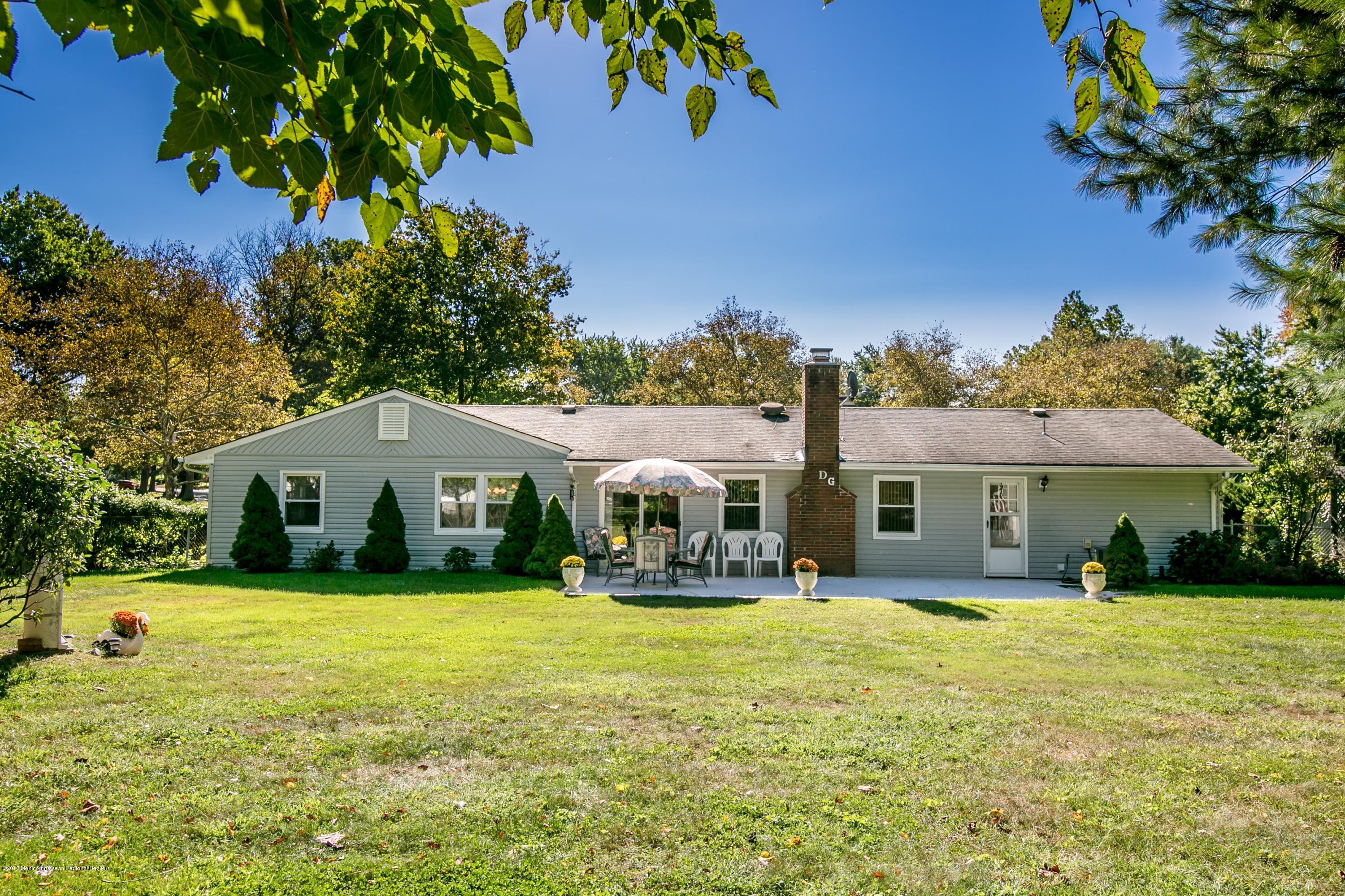 24 Collingwood Road Marlboro, NJ 07746 - Photo 4 of 25 Yard