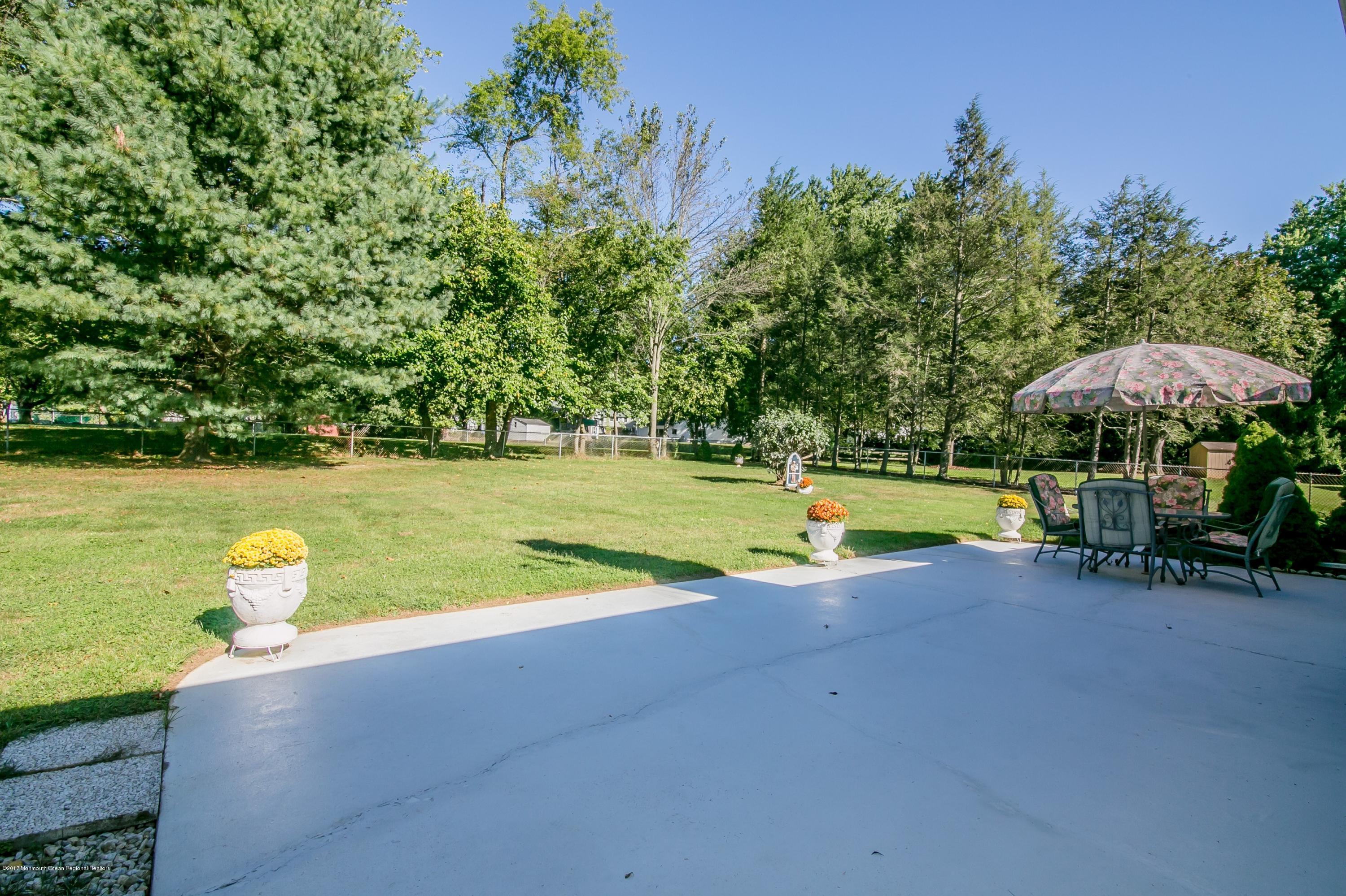 24 Collingwood Road Marlboro, NJ 07746 - Photo 6 of 25 Patio & Yard