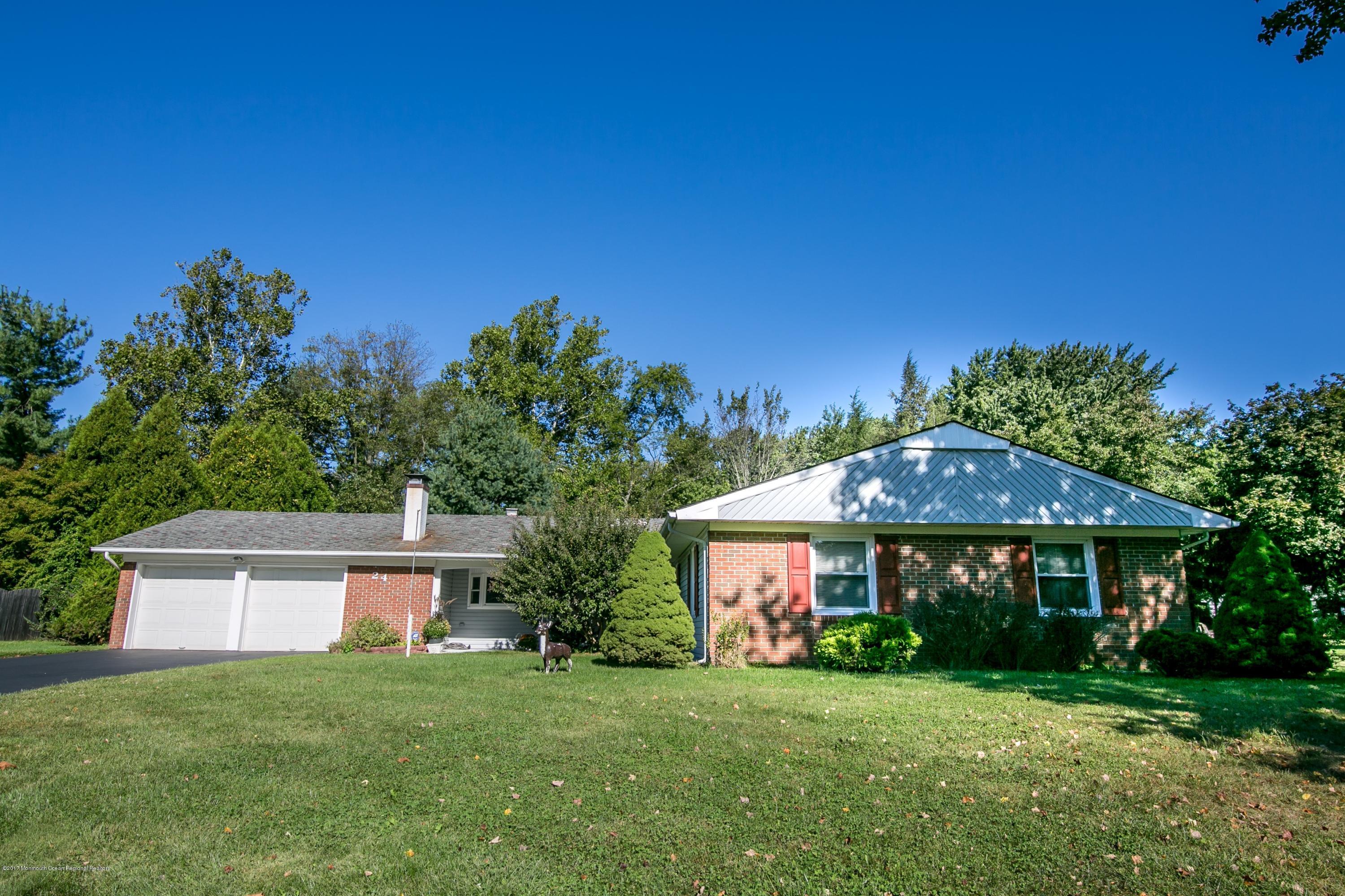 24 Collingwood Road Marlboro, NJ 07746 - Photo 8 of 25 Front Close Up