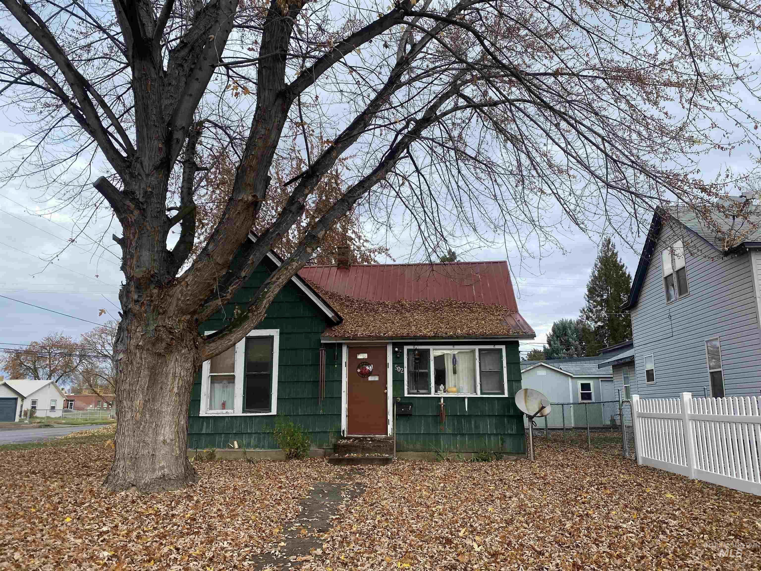502 East Court Street Weiser, ID 83672 - Photo 1 of 17 View of front of home