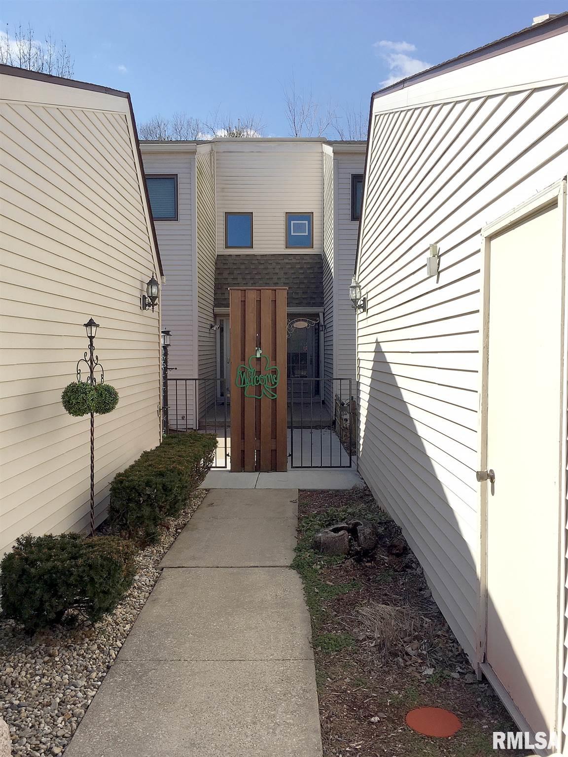 93 Country Place Springfield, IL 62703 - Photo 1 of 47