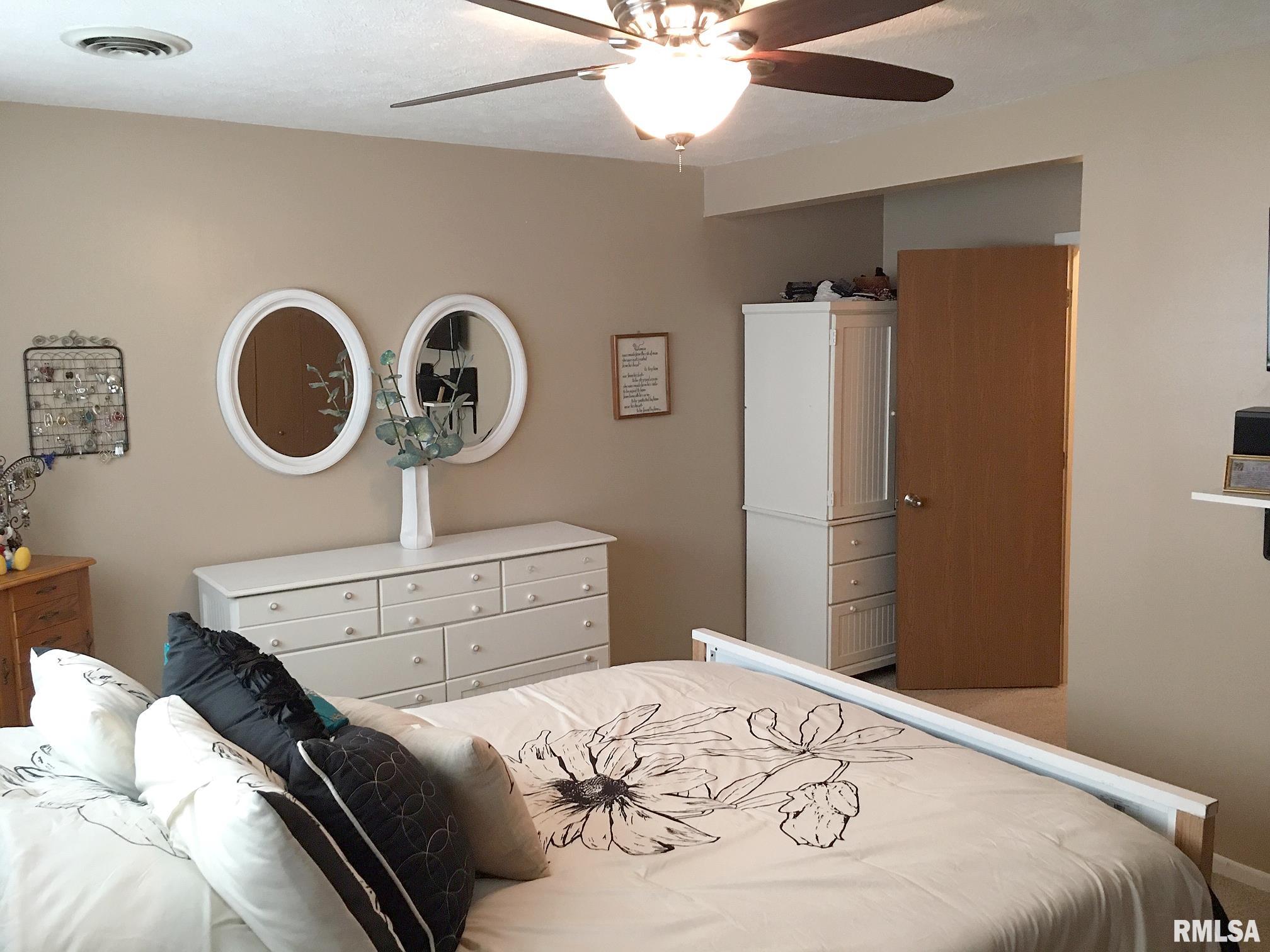 93 Country Place Springfield, IL 62703 - Photo 36 of 47