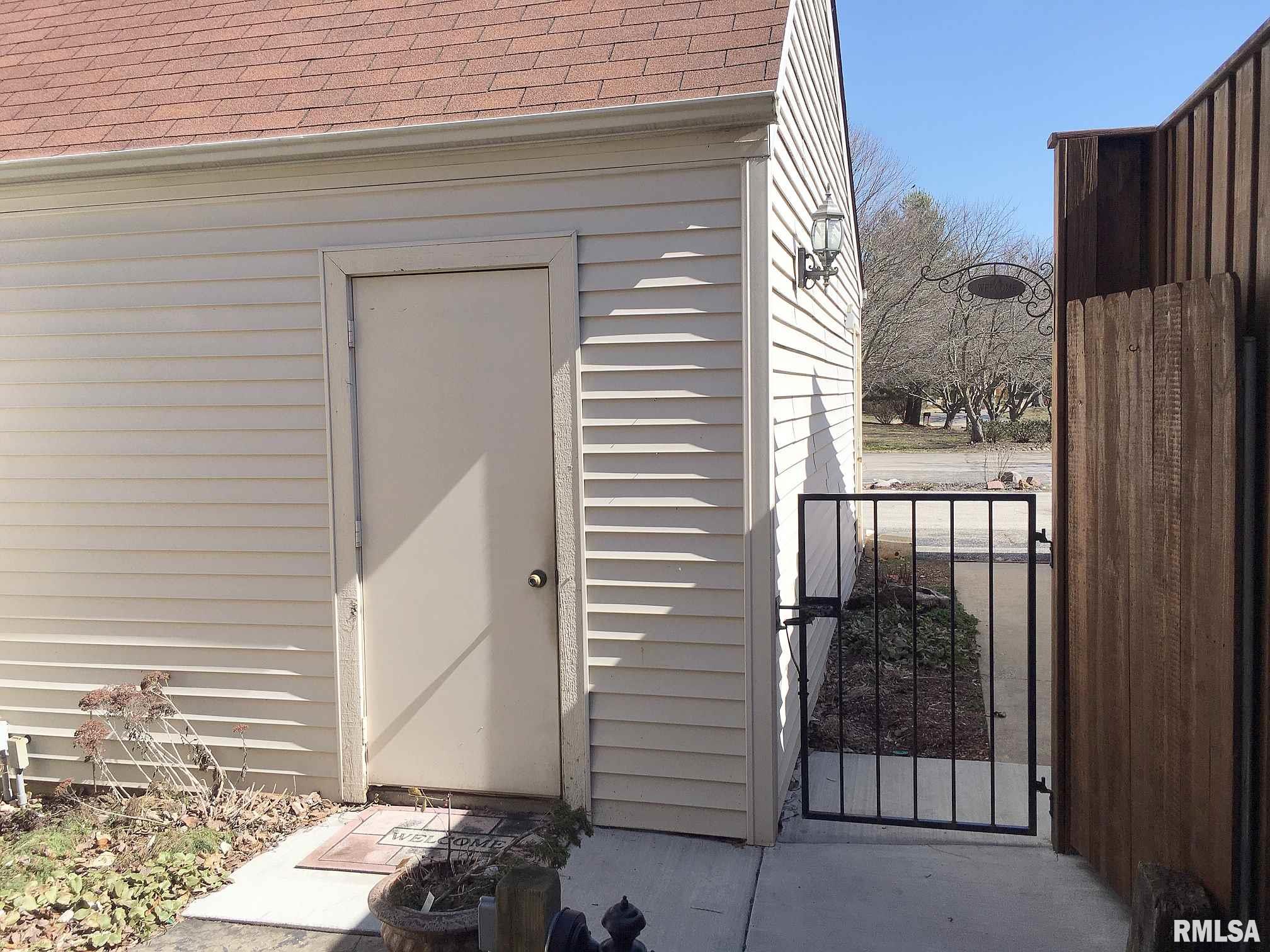 93 Country Place Springfield, IL 62703 - Photo 5 of 47