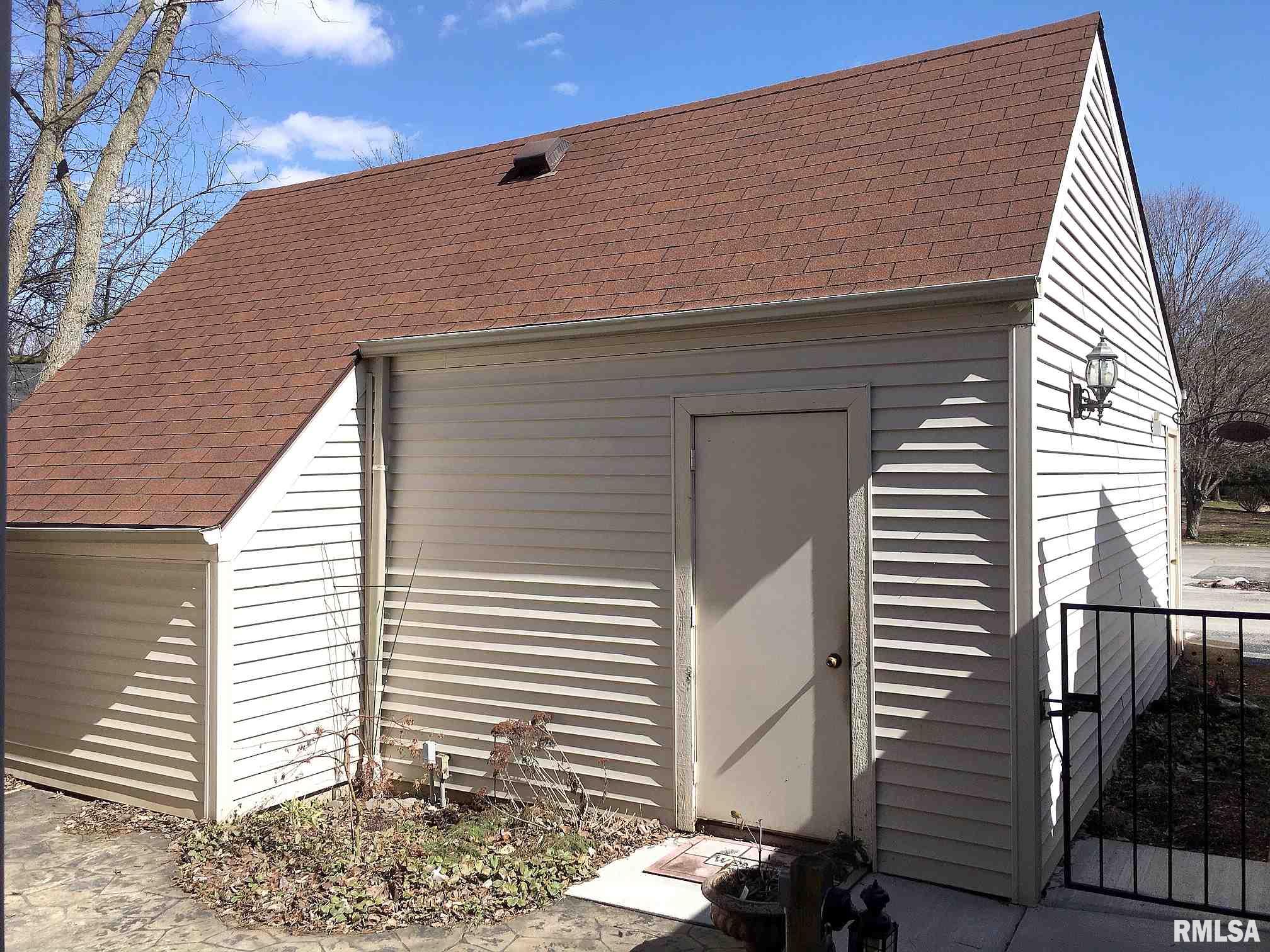 93 Country Place Springfield, IL 62703 - Photo 9 of 47