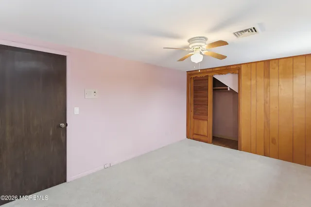a view of empty room with ceiling fan