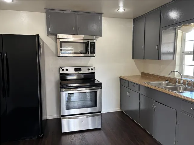 $1,400 | 102 West Elm Street, Edgewood, TX 75117