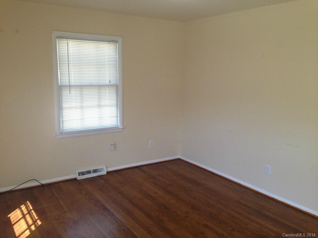 5721 Eastbrook Road Charlotte, NC 28215 - Photo 4 of 11