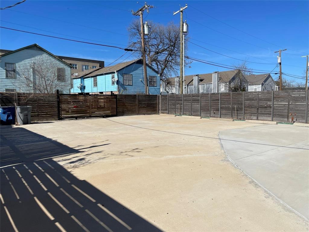4609 Virginia Avenue, Unit 202 Dallas, TX 75204 - Photo 21 of 21 a view of a terrace