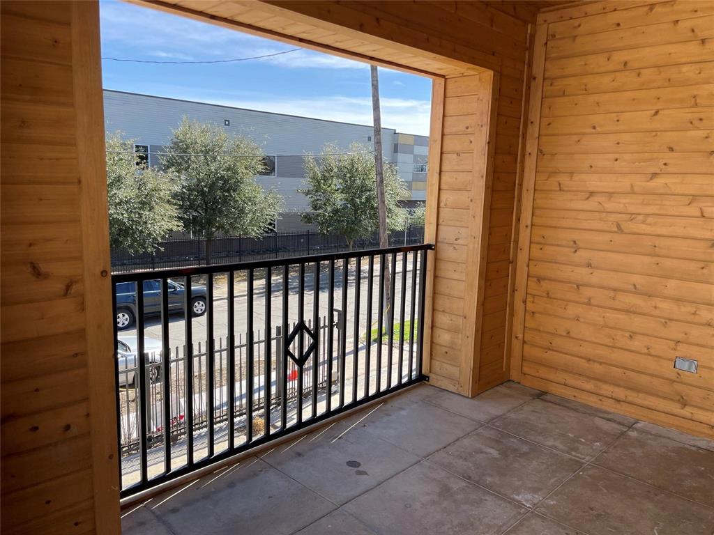 4609 Virginia Avenue, Unit 202 Dallas, TX 75204 - Photo 4 of 21 a view of a porch