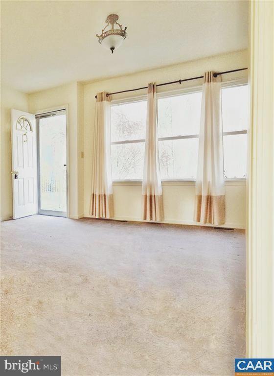 185 Ash Road Louisa, VA 23093 - Photo 5 of 26 Living Room