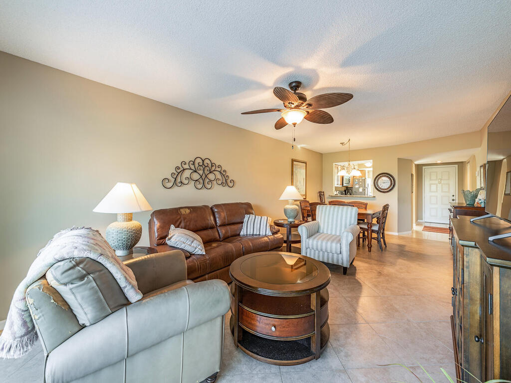 605 Augusta Boulevard, Unit 7 Naples, FL 34113 - Photo 3 of 12 605 Augusta Blvd Apt 7 Naples FL 34113 U