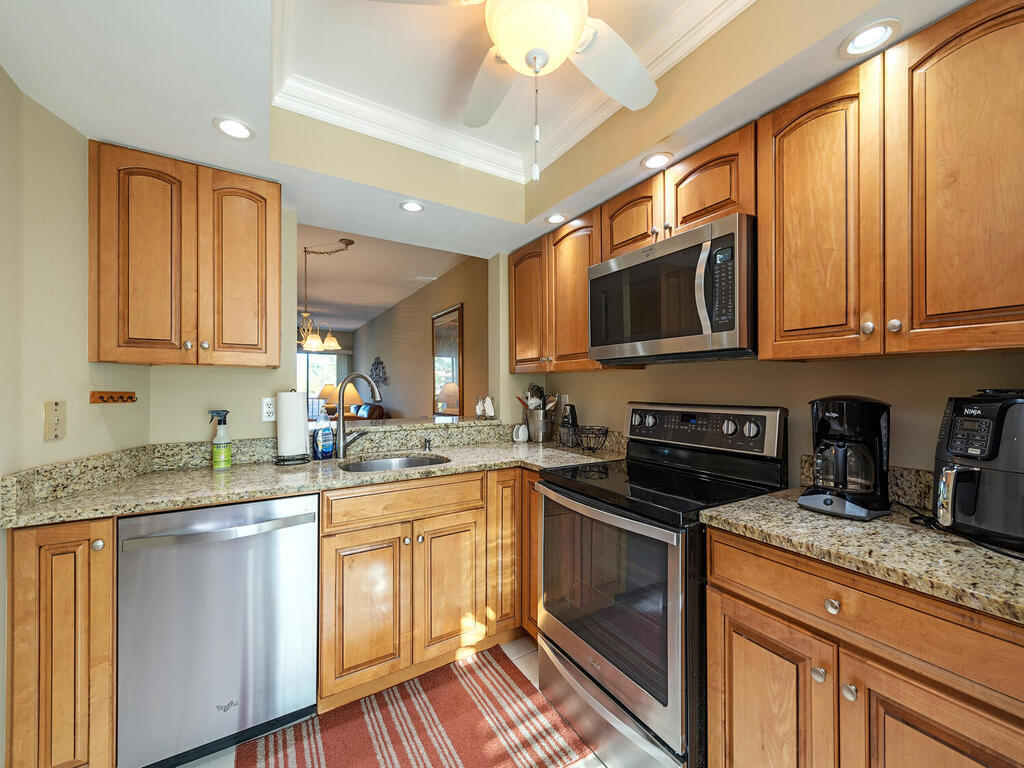 605 Augusta Boulevard, Unit 7 Naples, FL 34113 - Photo 5 of 12 605 Augusta Blvd Apt 7 Naples FL 34113 U