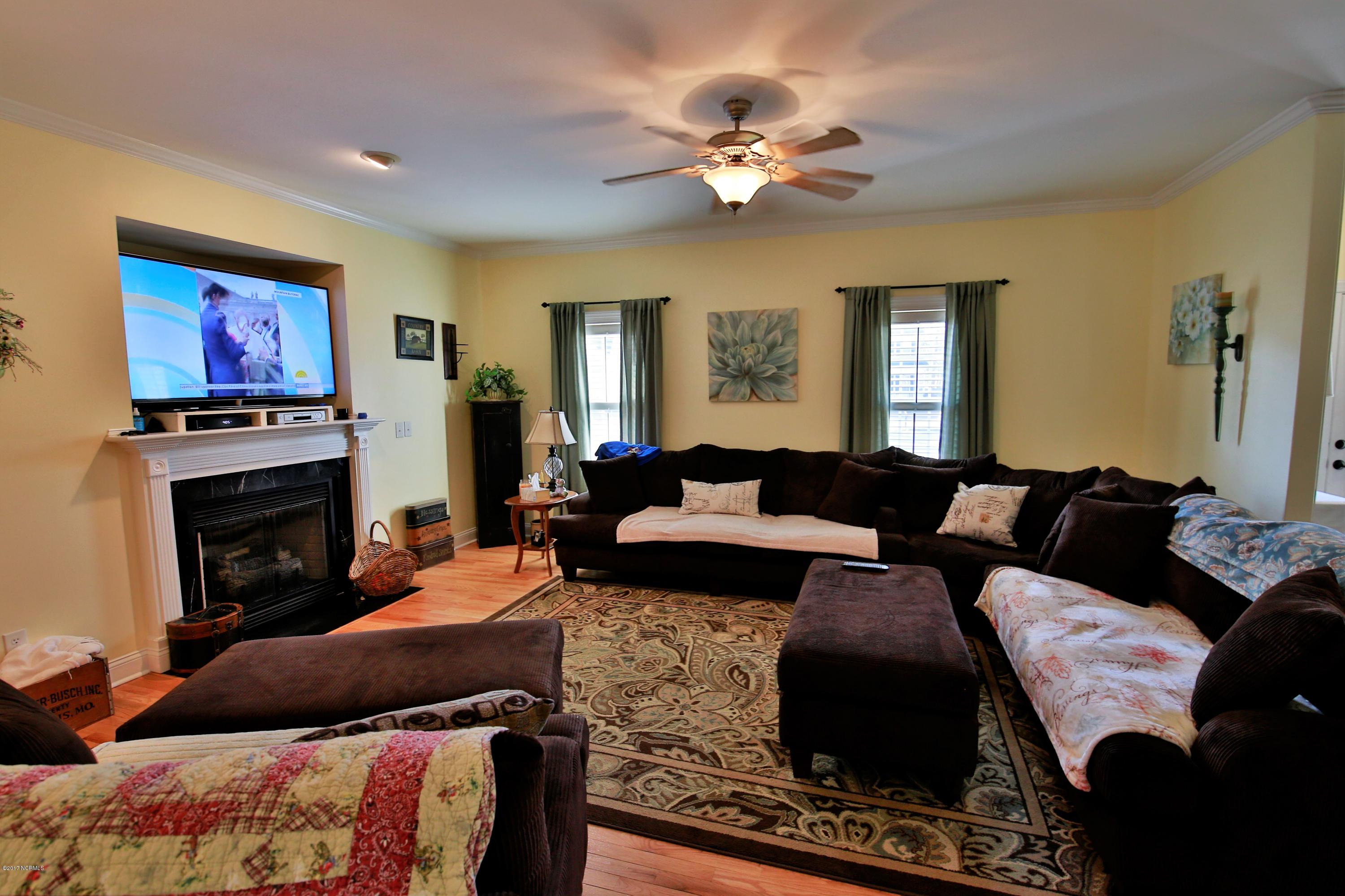 201 Brook Crossing Road Swansboro, NC 28584 - Photo 3 of 45 _P9A8946