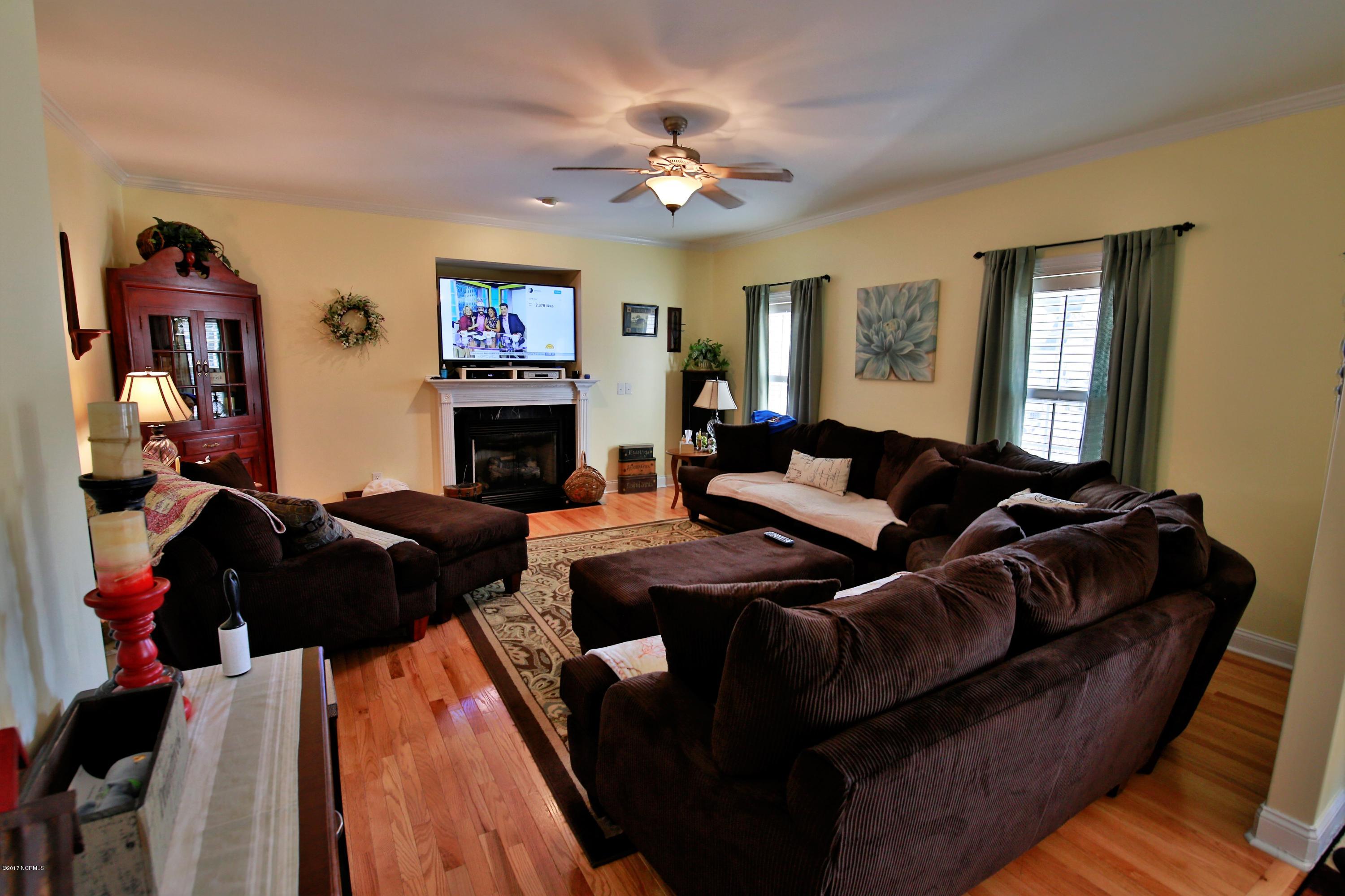 201 Brook Crossing Road Swansboro, NC 28584 - Photo 4 of 45 _P9A8938