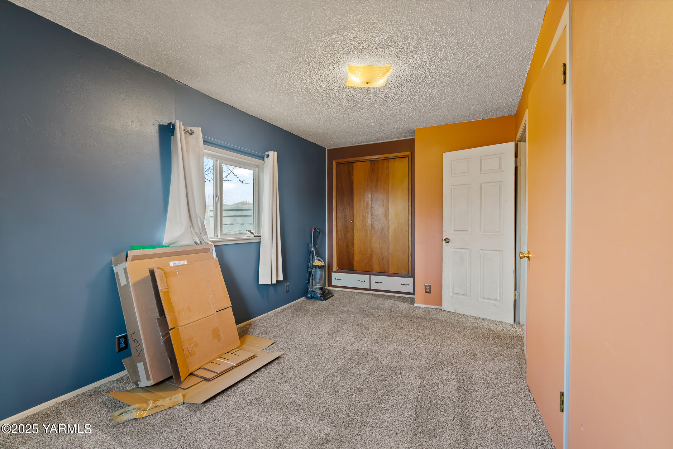 1803 Riverside Road Yakima, WA 98901 - Photo 17 of 53 a view of room with window and wooden floor
