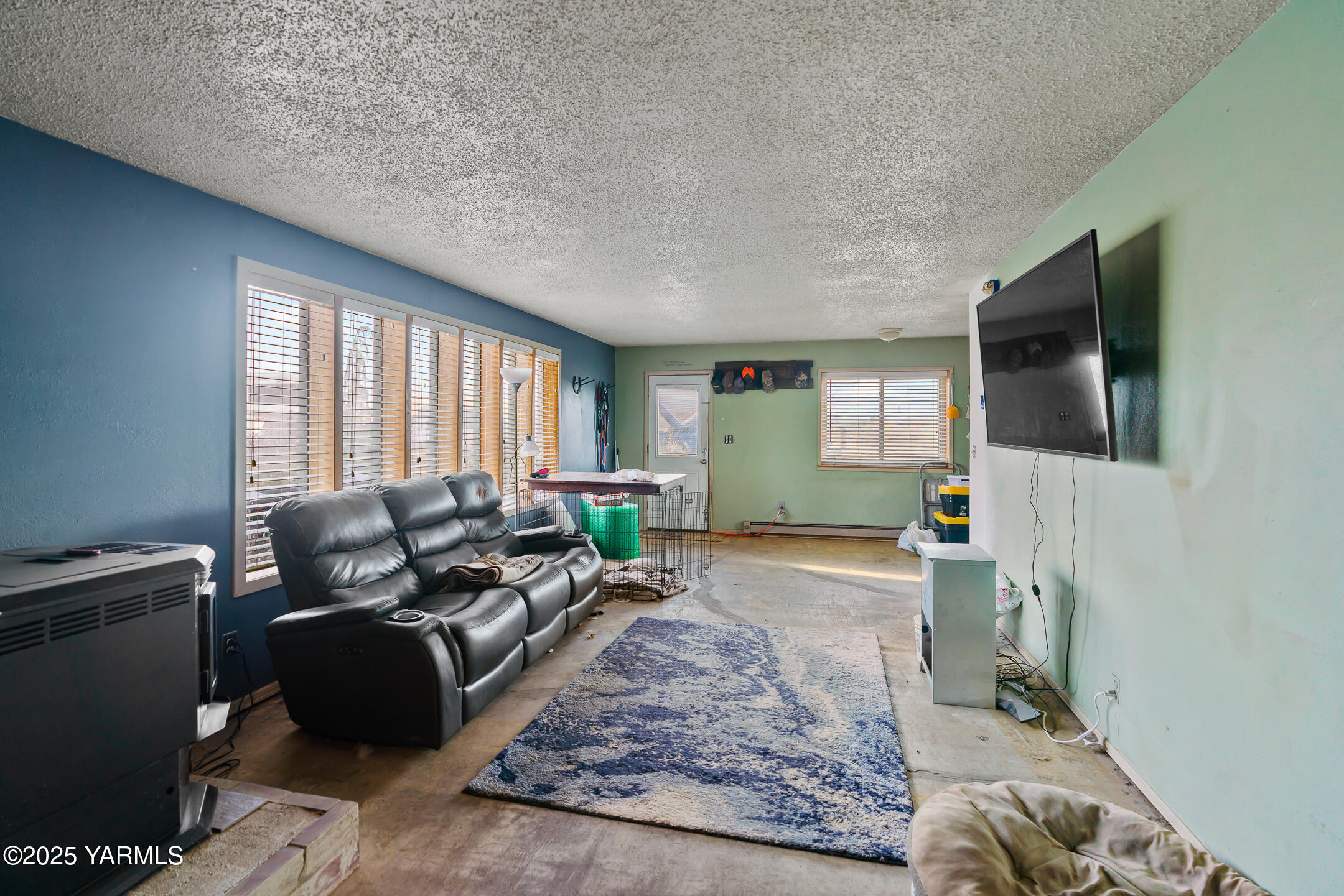 1803 Riverside Road Yakima, WA 98901 - Photo 21 of 53 a living room with furniture and a flat screen tv