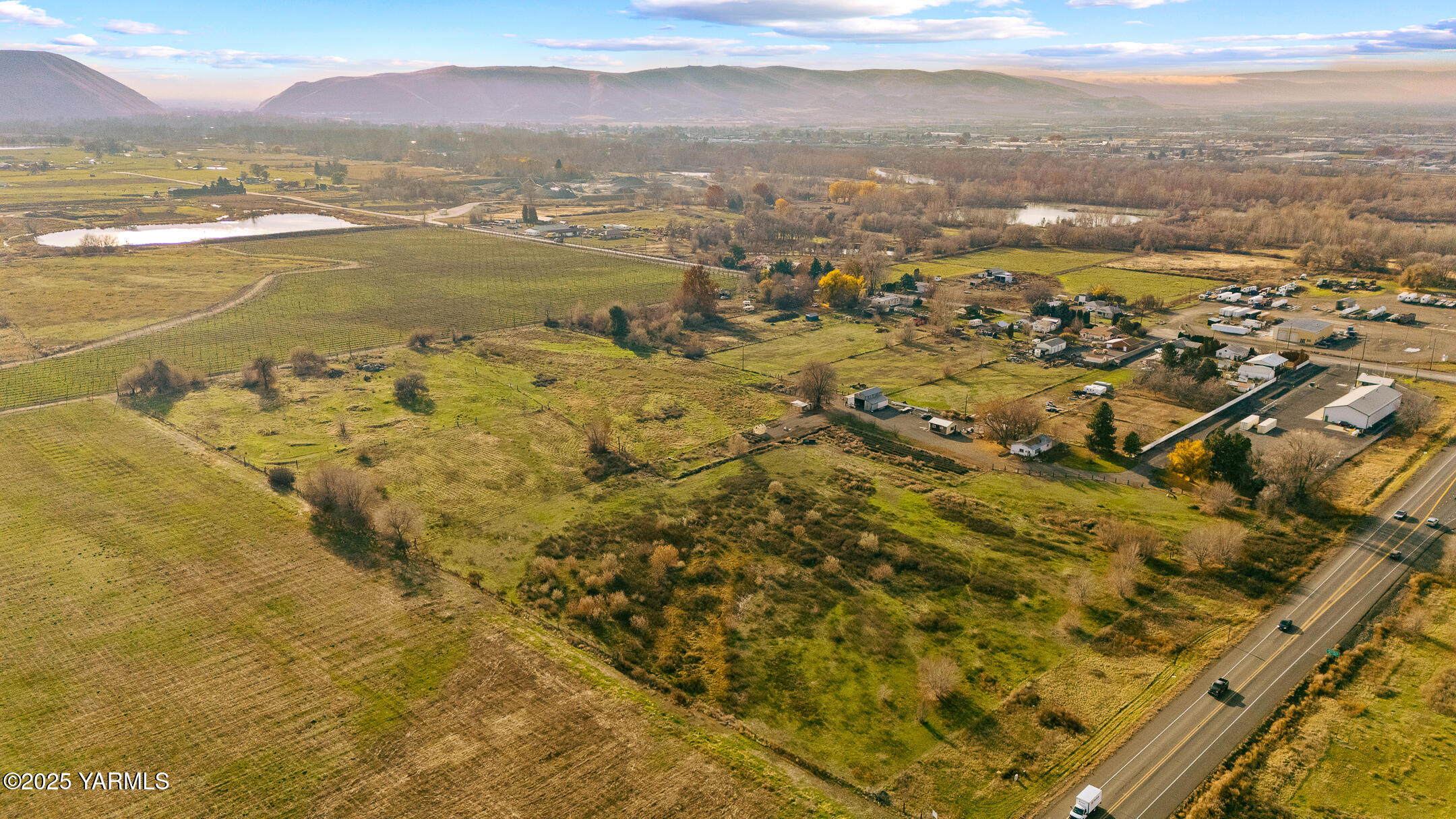 1803 Riverside Road Yakima, WA 98901 - Photo 3 of 53 a view of a city with an ocean