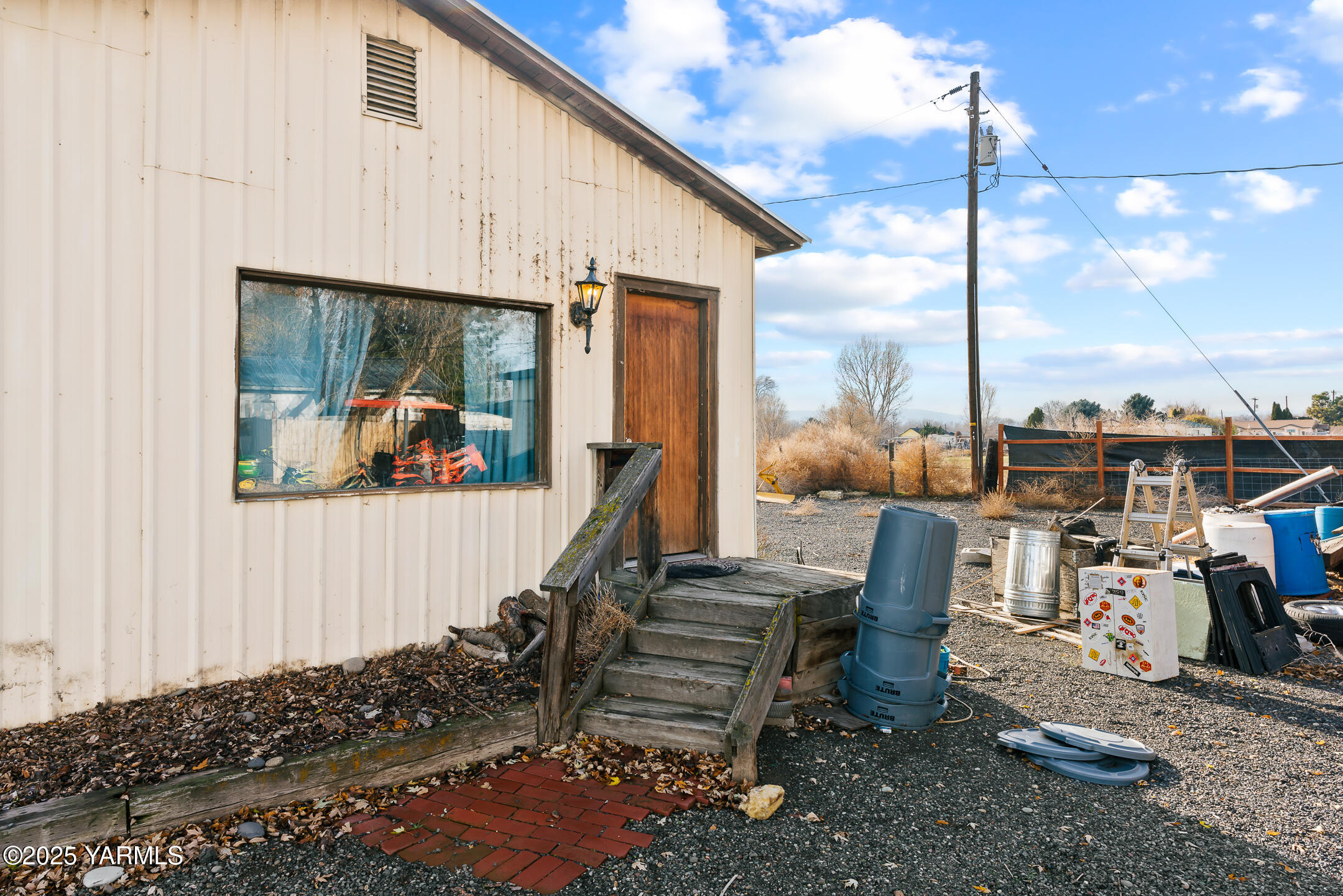 1803 Riverside Road Yakima, WA 98901 - Photo 45 of 53 a view of a terrace with sitting area